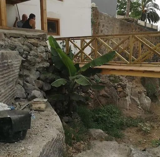 Souterrain Fuer Max 2 P., Bad, Aussenkueche, Garten 아파트