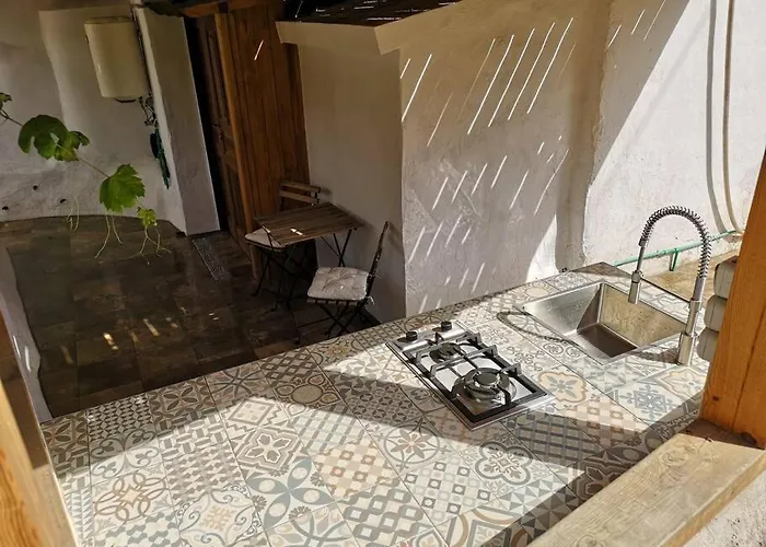 Souterrain Fuer Max 2 P., Bad, Aussenkueche, Garten 아파트