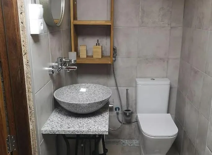 Апартаменты Souterrain Fuer Max 2 P., Bad, Aussenkueche, Garten Гуимар